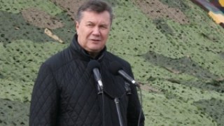 Януковича на Львівщині питали про людей похилого віку та контрактну армію