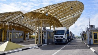 На кордоні з Польщею – черги з 250 вантажівок