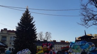Депутати затвердили влаштування новорічних ялинок на території міст і сіл Львівської МТГ