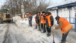 Двірники Львова звільняються з роботи через низьку зарплату - Садовий