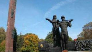 Свобода вимагає демонтувати всі радянські пам'ятники у Львові