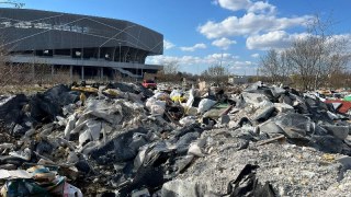 Поблизу стадіону Арена Львів виявили звалище скла, цегли, будівельних та твердих відходів
