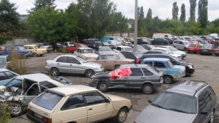 Прокуратура підозрює міліціонерів у причетності до зникнення 148 авто в Солонці