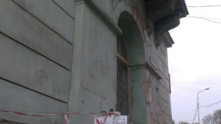 У Львові частина балкону впала на 18-річну дівчину