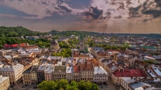 Погода на Львівщині: сонячна субота та грозова неділя