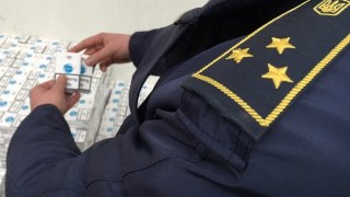Львівські митники на кордоні назбирали сигарет на 25 000 грн