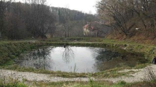 У Львові здійснють благоустрій водойми на вулиці Кримській