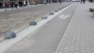 У Львові крадуть тротуарну плитку на замовлення