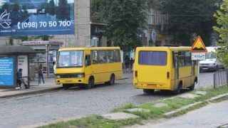 У громадському транспорті Львова просять обладнати ремені безпеки для дітей