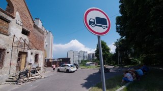 На Варшавській-Сосновій незаконно заблокували в'їзд