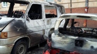 У Львові невідомі підпалили дві автівки