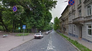 У Львові на вулиці Крушельницької хочуть зробити платну парковку