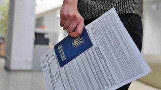 Деякі консульства Польщі в Україні ускладнили запис для отримання візи