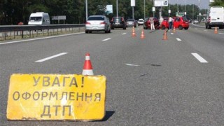 У Львові необережний пішохід травмувався під колесами вантажівки
