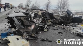 Біля Золочева через зіткнення з фурою загинула 25-річна водійка BMW