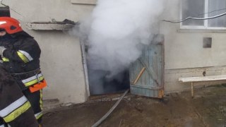 6 рятувальників гасили пожежу в будинку на Пустомитівщині