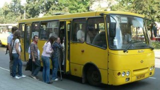 Львівським водіям громадського транспорту заборонено вмикати музику та палити в салоні
