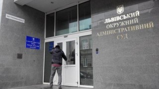 Суддя Львівського окружного суду Костецький тримає 10 тисяч доларів готівки