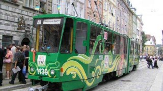 У центрі Львова трамвай травмував пішохода