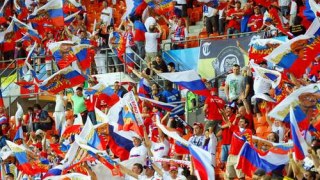 Поліція попросила російських уболівальників не ганьбити свою країну на Євро-2012