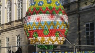 З тисячі повітряних кульок на площі Ринок створять "Аеро-писанку"