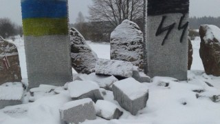 На Бродівщині спаплюжили польський меморіал