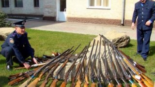 Жителі Львівщини здали 160 одиниць вогнепальної зброї