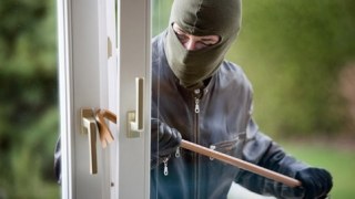 У Львові затримали двох квартирних крадіїв
