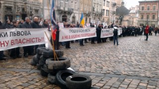 Депутати Львівської міськради злякалися пікету під ратушею і не прийшли на сесію
