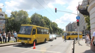 На Львівщині понад 40% водіїв маршруток не вмикають валідатори для безготівкової оплати