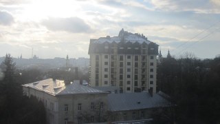 Забудовник у Львові вирішив незаконно надбавити ще кілька поверхів у новобудові