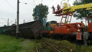Вантажні вагони зійшли з рейок у Львові