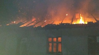 На Львівщині під час пожежі чоловік отруївся продуктами горіння