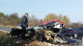 На трасі Львів-Тернопіль в ДТП вантажівка розтрощила легковик