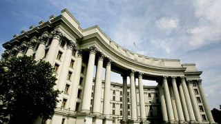 Україна закриває 9 своїх консульств