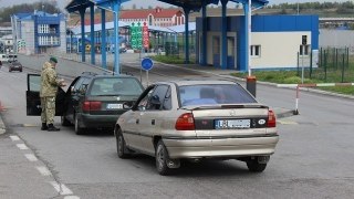 У Краковці водій не дозволив оглянути своє авто, наїхав на працівника СБУ та втік