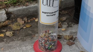 Львівські екобуси: куди здавати використані батарейки та лампи у жовтні