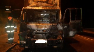 На Львівщині згоріли дві вантажівки