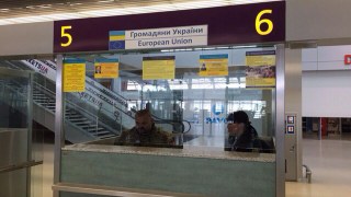 Василь Вірастюк оберігає кордон в Львівському аеропорту