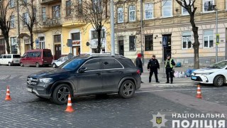 У Львові водій Mercedes-Benz GLE збив пішохода