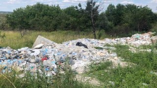 На Тракті Глинянському у Львові виявили звалище сміття та будвідходів
