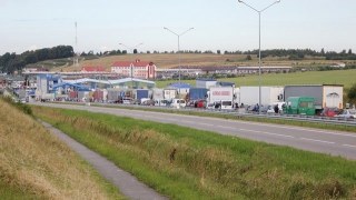 На кордоні з Польщею – черги на 495 вантажівок
