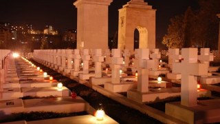 Поляки розпочали збір свічок для кладовищ Львова