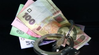На Львівщині впіймали прикордонника, який отримав 400 доларів хабаря