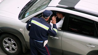 У Львові інспектори ДАІ затримали водія з підробленими документами на авто
