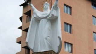 Найбільшу в Україні фігуру богоматері Оранти освятили у Львові