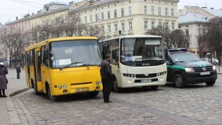 Школярі не платитимуть за проїзд у львівських маршрутках