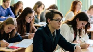 Із наступного року українські школярі зможуть обирати майже 50% навчальних предметів