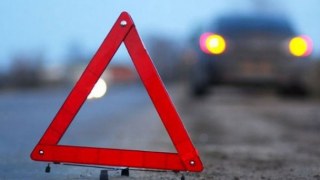 На трасі Львів – Краківець зіткнулися вантажівка та іномарка – є постраждалі