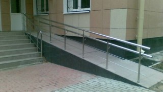 На Львівських ОВК немає пандусів, але кабінки пристосовані для людей з особливими потребами